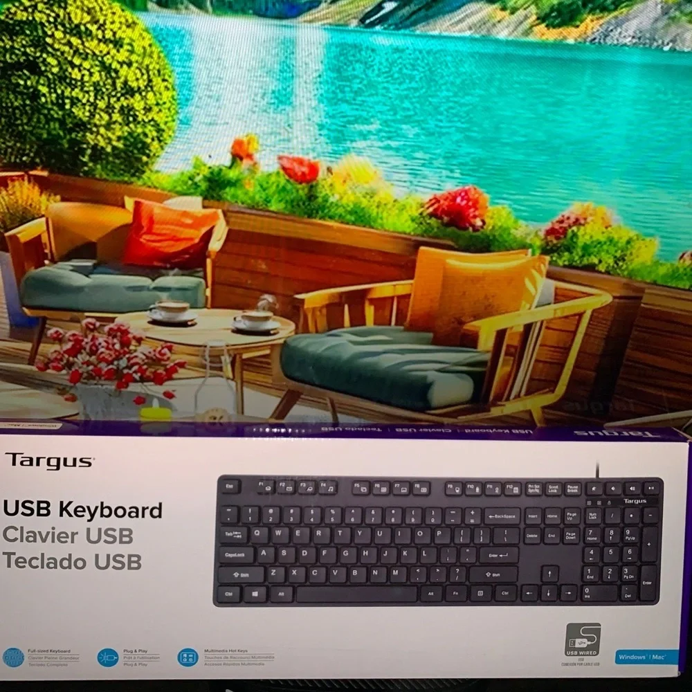 USB Keyboard Plug & Play Targus Full Size Mac Windows Multimedia Hot Keys NWT